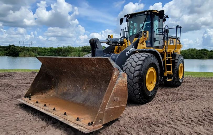 John Deere Production Class Wheel Loader (744 / 824 / 844 Series)
